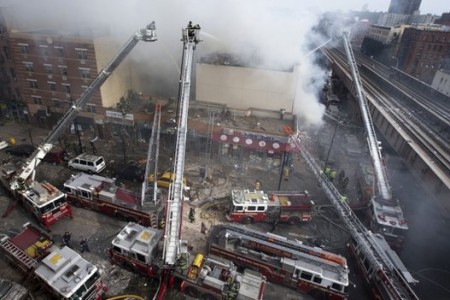 new york building fire gaz blast